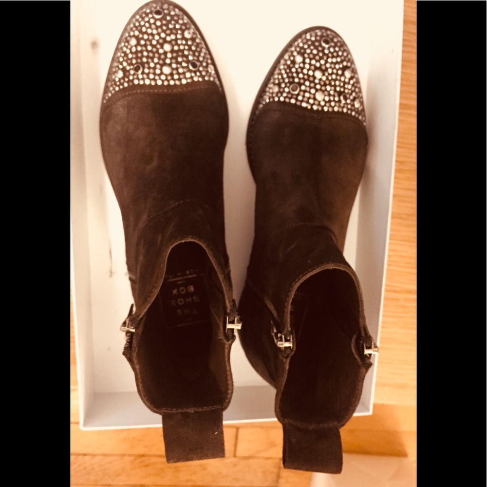 The shoe box: Brand New dark brown suede boots - Picture 11 of 14